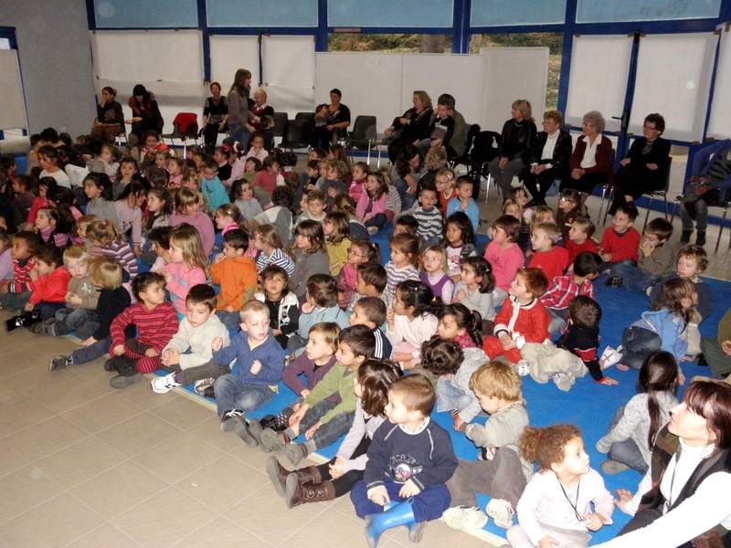 FETE DE LARBRE DE NOEL AUX ECOLES 1